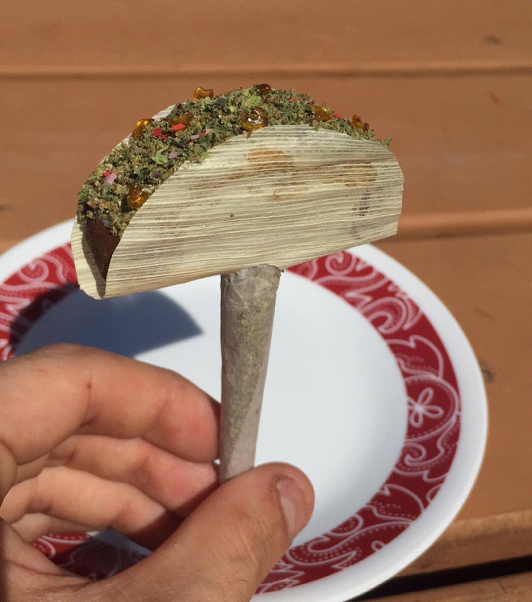 Amazing Smokable Art Made Out of Marijuana And Rolling Papers