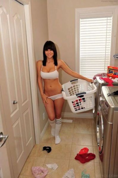 hot woman doing laundry - Com