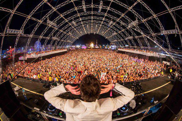 Electric Daisy Carnival
EDC ritualistically attracts hundreds of thousands of people to partake in mind melting visuals and ear shattering bass drops. In 2014, the festival brought more than 400,000 people to Las Vegas for the three-day event.