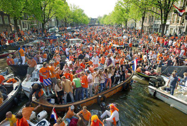 Queen’s Day
On April 27, to celebrate the Queen of the Netherlands birth, Amsterdam is colored orange as people fill the streets and canals. Over a million party goers come to join in on the event, celebrating into the night.