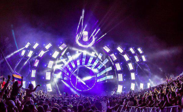 Ultra Music Festival
UMF is held in downtown Miami, Florida every year in March. What was once a one-day electronic music festival has grown to a three-day affair, bringing over 300,000 bass-heads to the beaches of Miami every year.