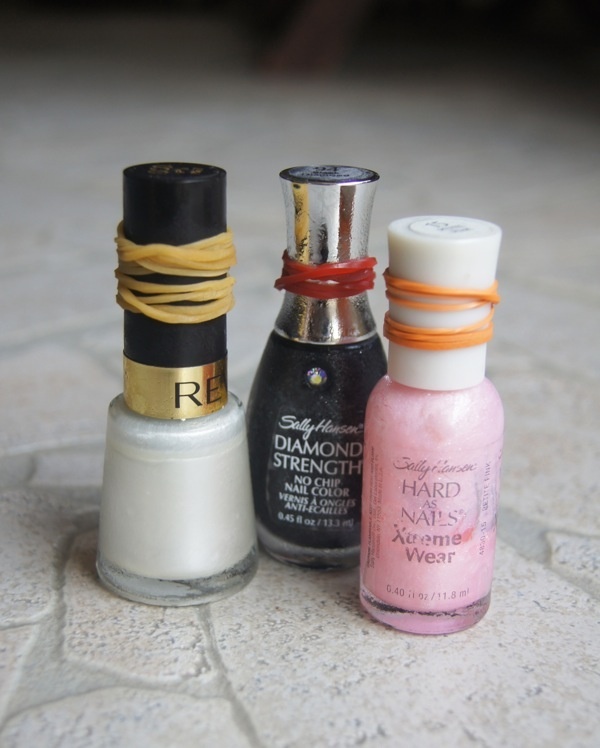 A rubber band can be used to give you an extra grip on your nail polish bottle