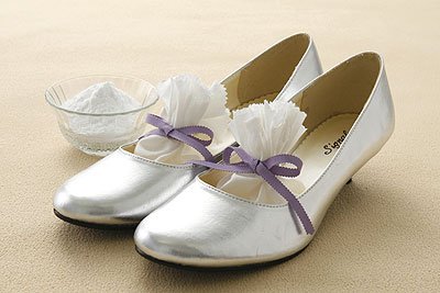 By using baking soda sachets, you won’t have smelly shoes anymore!