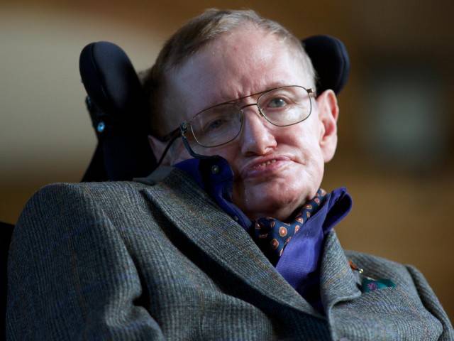 10. Stephen Hawking – IQ 160

Even after being diagnosed by Amyotrophic Lateral Sclerosis (ALS) that caused his paralysis, Hawking still worked for the better understanding of the universe to show the people how much the universe is unique. Hawking is best known for his groundbreaking research in theoretical physics. He helped us to understand the universe. It is Stephen who established the Big Bang Theory. He is renowned as a physicist as well as a Director in the cosmologist department and a cosmologist author
