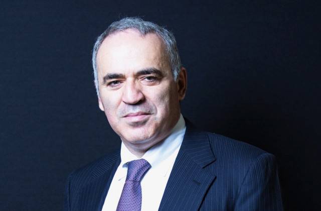 6. Garry Kasparov – IQ 194

Garry Kasparov is without a doubt, the greatest chess player of all times. Between his professional debut in 1986 and the end of his career in 2005, Kasparov was ranked #1 for 225 out of a total of 228 months, the greatest form ever recorded for a chess grandmaster. Kasparov has been viewed as quite a prodigy over the years, having his fair share of international acclaim not only for his competitive form, but also for playing competitive matches and winning against advanced chess machines like IBM’s Deep Blue computer.