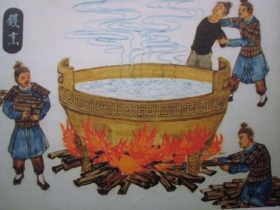 The executioner put the prisoner in a big pot filled with water or oil and then heat the water up with fire below. As the water temperature rises, the prisoner will be boiled to death.  Boiling to death has been used in many different dynasties of ancient China.