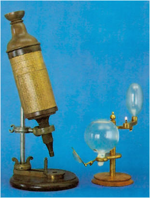 Microscope, 1590. Inventor : Zacharis Janssen
