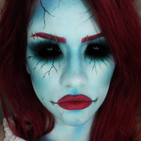 18 Examples of Incredibly Impressive Halloween Makeup