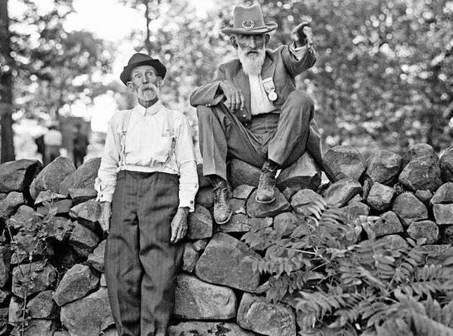 Reunion of veterans from the Battle of Gettysburg in 1913.