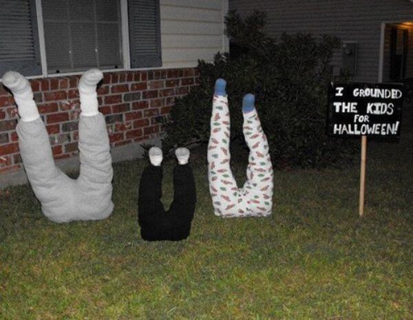 pun make cool halloween decorations - I Grounded The Kids For Halloween!