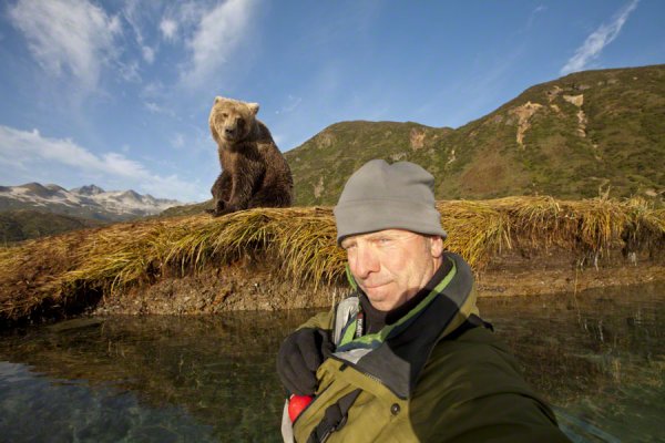 selfie with grizzly