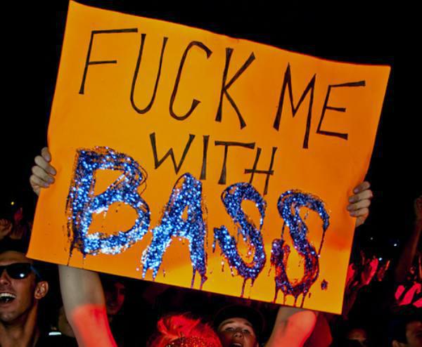 20 Of The Funniest Concert Signs