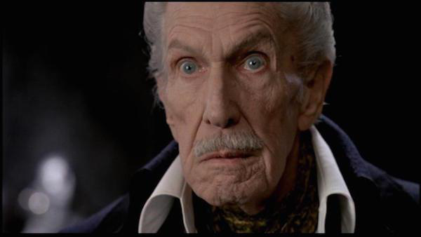 Vincent Price’s role as ‘The Inventor’ in ‘Edward Scissorhands’ was specifically written for him. His last scene in the movie is his death, and this death scene was his last film performance before he died.