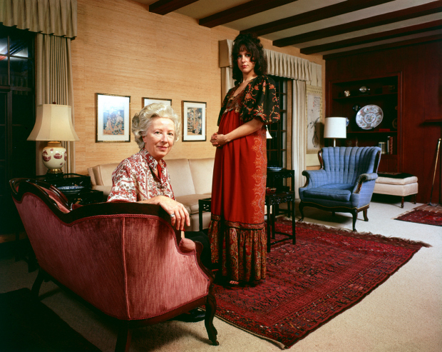 The Jefferson Airplanes Grace Slick poses with her mother, Virginia Wing, in the living room of the home where she grew up in Palo Alto, California in 1970.