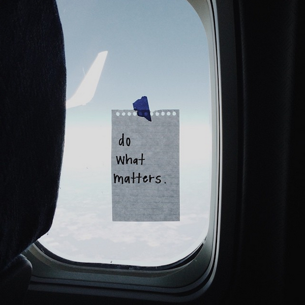 Flight Attendant Leaves Notes of Encouragement For Her Passengers