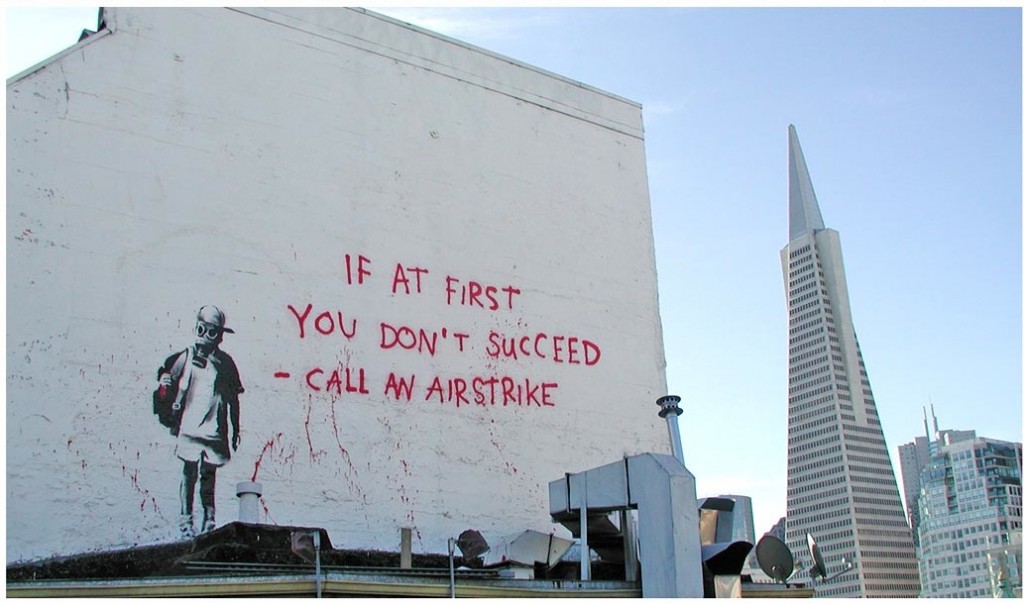 Бэнкси любовь. Bansky the British Street artist. Статуя Давида граффити.