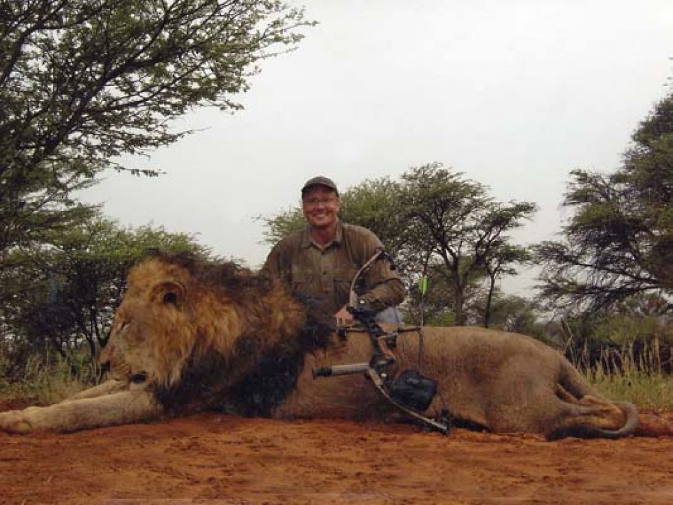 An American dentist who admitted that he killed a well-known lion this month in Zimbabwe and planned to mount the head kept his office closed on Wednesday as the furor about the hunt turned vitriolic and, at times, threatening.