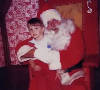 20 of The Creepiest Santa Pictures Ever Taken