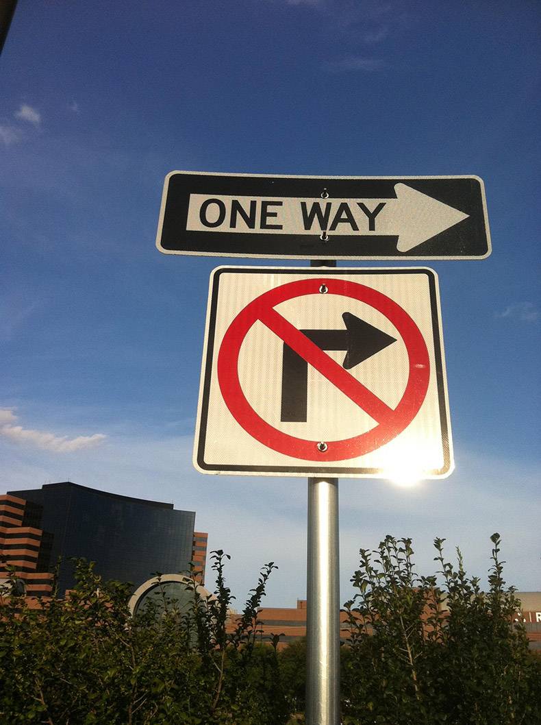 One way street onto which there are no turns.