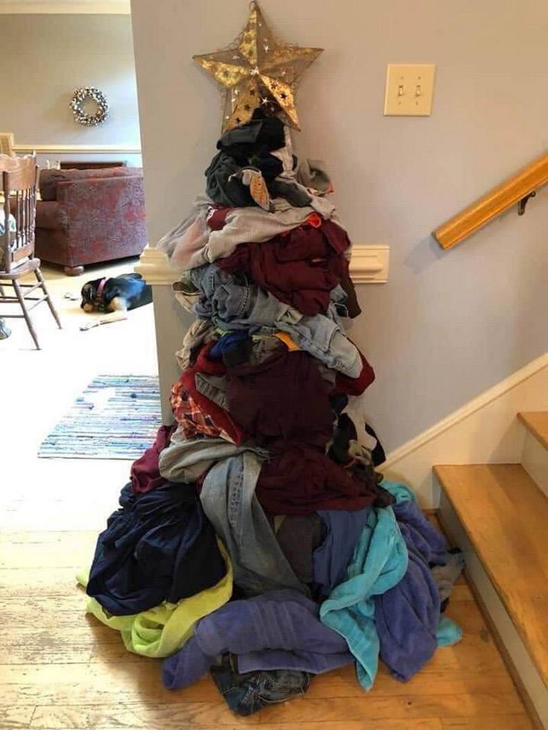 laundry christmas tree meme