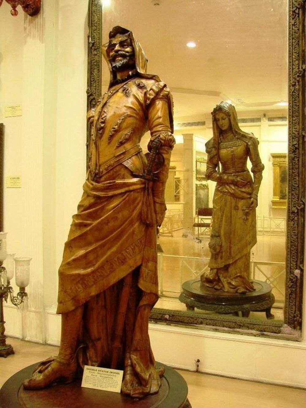 double statue of mephistopheles and margaretta - Sa