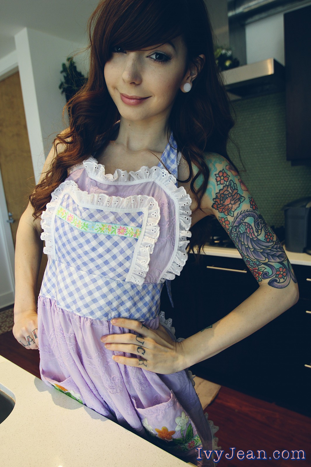 Tattooed Housewife Babe Ivy jean