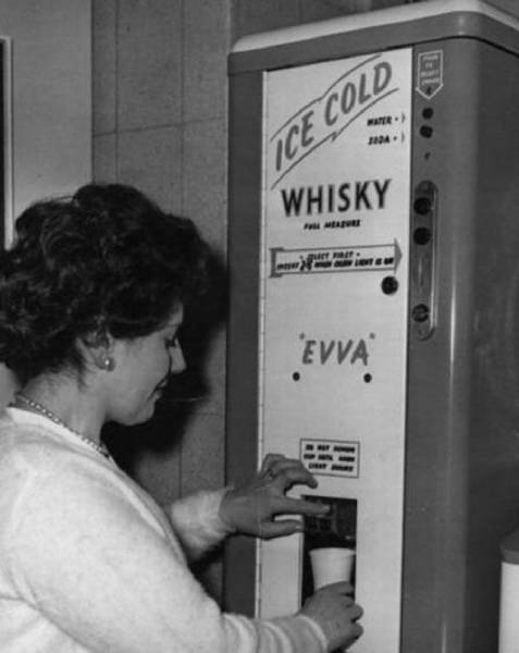 whiskey dispenser 1950s - Taa Ice Cold Whisky Evva