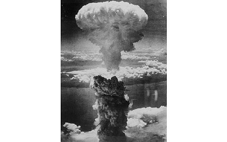 1945, Nagasaki (taken by the U.S. Air Force). Proof of man's ability to wreak destruction on a vast scale. This mushroom cloud killed 80 thousand people in one blow and is imprinted on the collective imagination of the world.