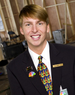 Emmy-nominated Jack McBrayer is 41. Born on May 27, 1973, Jack has been in the biz for almost 20 years, a fact that gives serious credence to the whole laughter is the best medicine" theory.