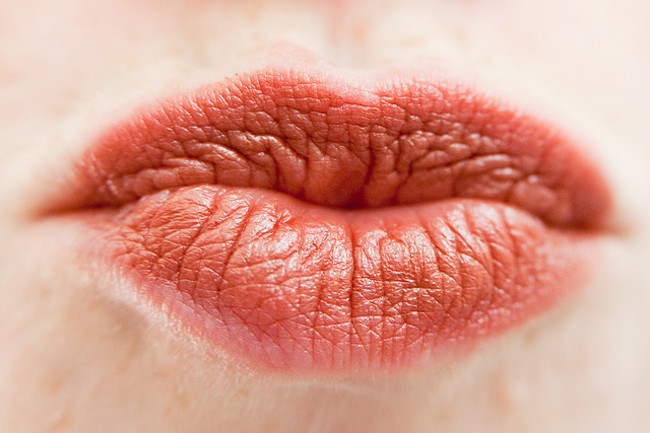 Most people remember their first kiss more vividly than the first time they had sex.John Bohannon of Butler University asked 500 people about their memories of important life experiences, including their first kiss and losing their virginity. The kiss beat everything as the most detailed memory.