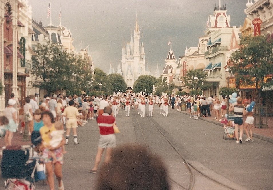 Main street looks the same except for the rockin' 80s clothes :D