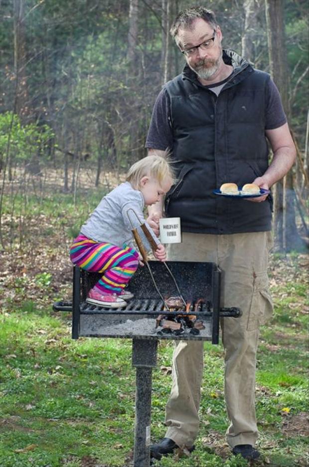 Dads doing the parent-thing (25 funny pics)