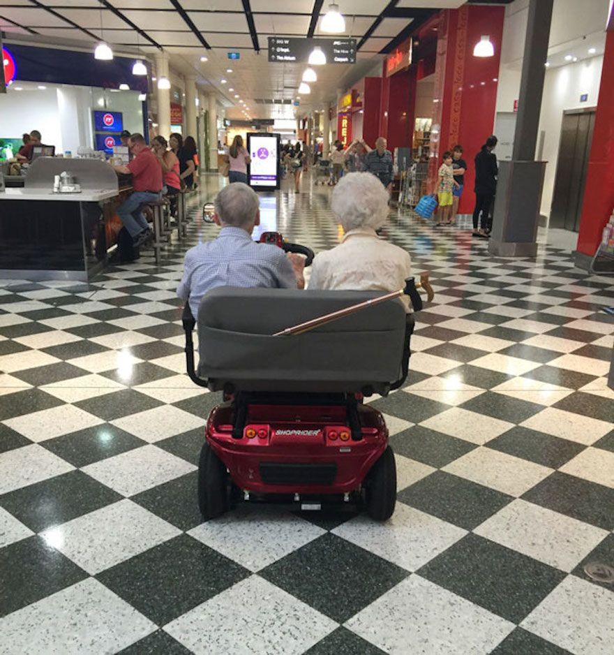 20 pics of old people who have fun