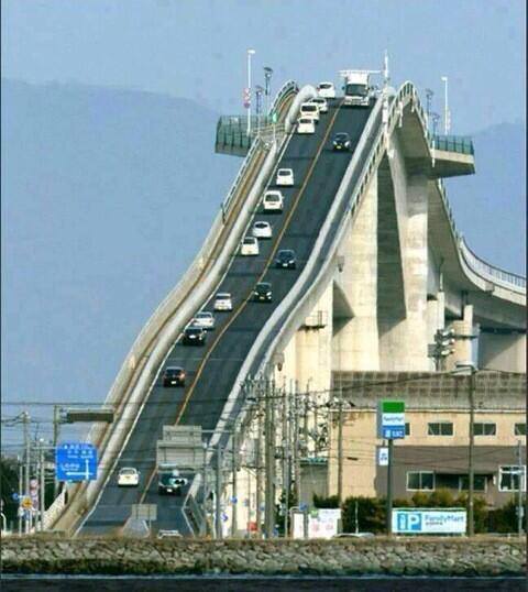 Looks a little steep.... I wonder how many grannies go 5 miles an hour on that upside (Why do people go so slow going up? Do they think the bridge may not be there when they get to the top?)