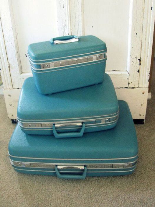 Hard (heavy as hell) suit case with matching makeup and hat boxes