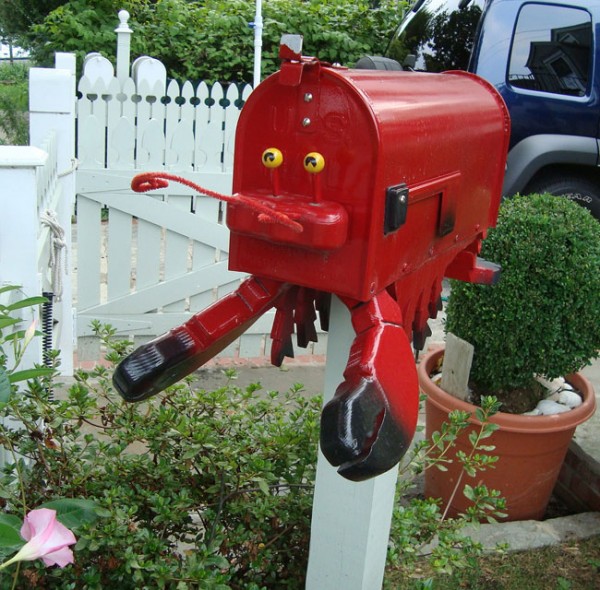 A crawfish mailbox?