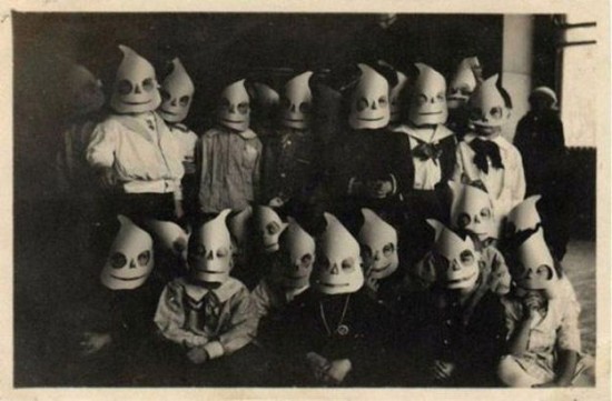 24 SCARY Vintage Halloween pics