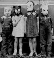 24 SCARY Vintage Halloween pics