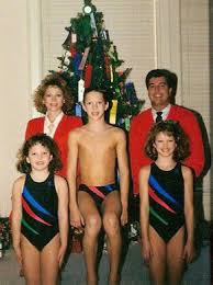 20 awkward family Christmas pictures