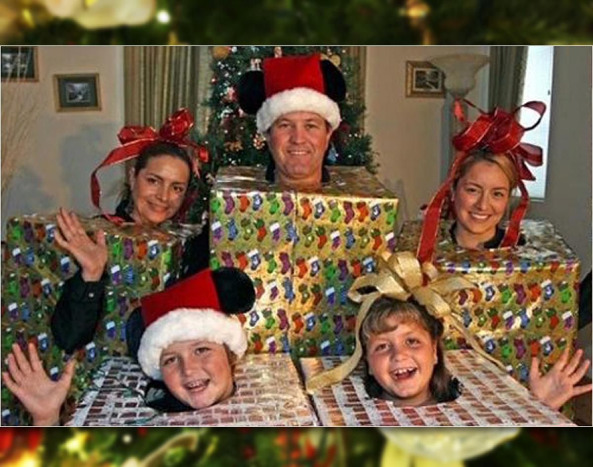 25 of the weirdest family Christmas pictures