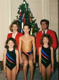 25 of the weirdest family Christmas pictures