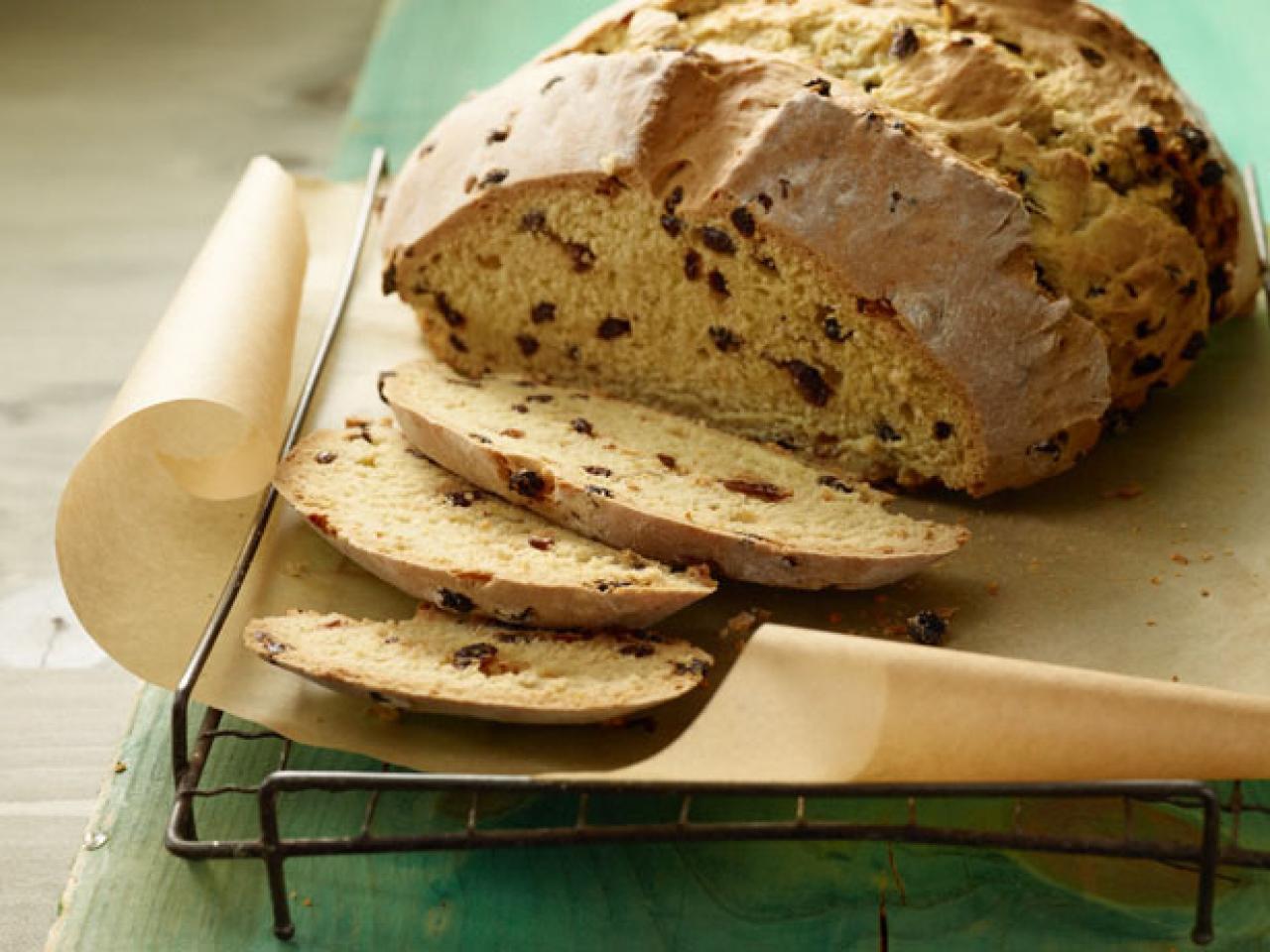 Partake in soda bread (shouldn't this be dyed green?)