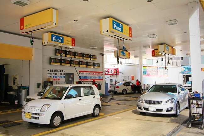 Japan hands the fuel pumps from the ceiling so you can use any pump no matter what side it is on (and actually you can do that here in America too because the hoses DO stretch)