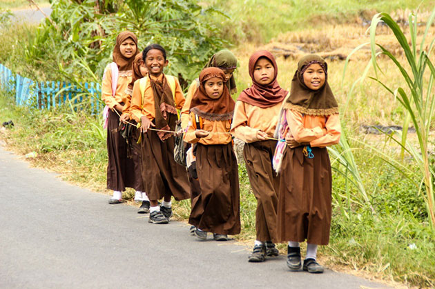 Kids indonesia making their way to school