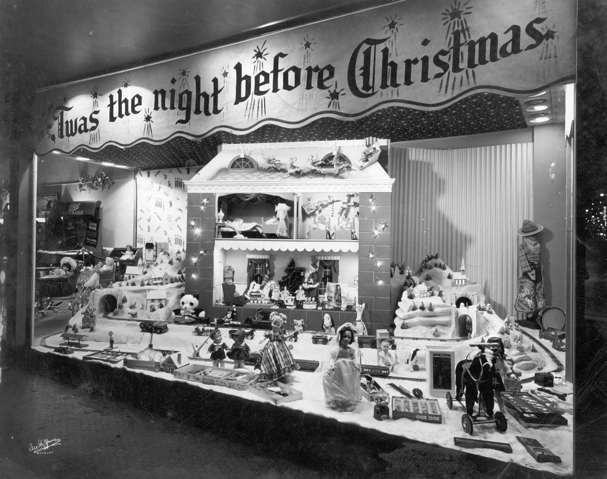 vintage christmas window displays - luas the night before Thristmas Nuts wil