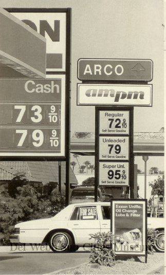 gas station 1986 - Arco rpm Cash 73. 79 Regular 72% se Serie Unleaded 79 S Servo Super Uni. 95% Serve Exton Unita il Change Luba & Filio