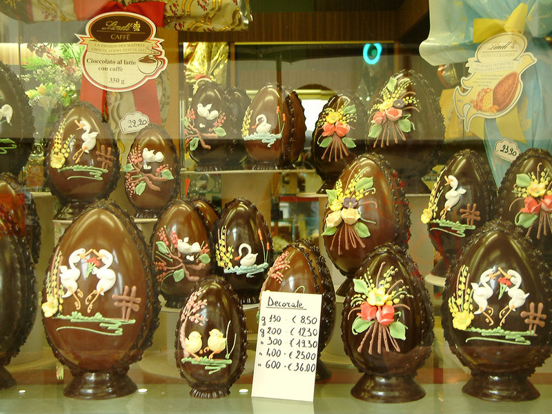 easter eggs in italy
