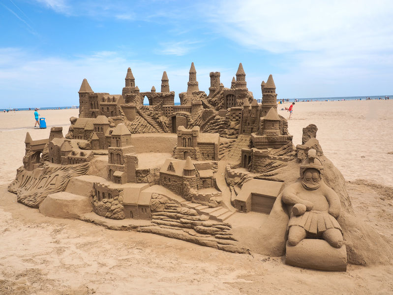 large sandcastle - Ty Wia