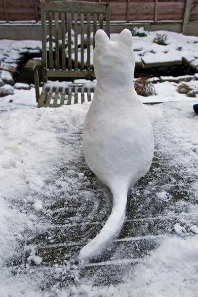 cat snow sculpture