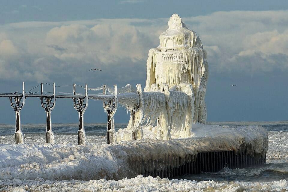 lighthouse michigan frozen